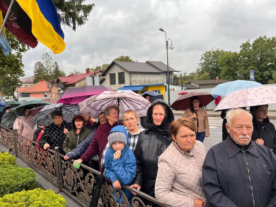 Скорботний кортеж полеглого Валерія Рибальченка зустріли на Коломийщині 5