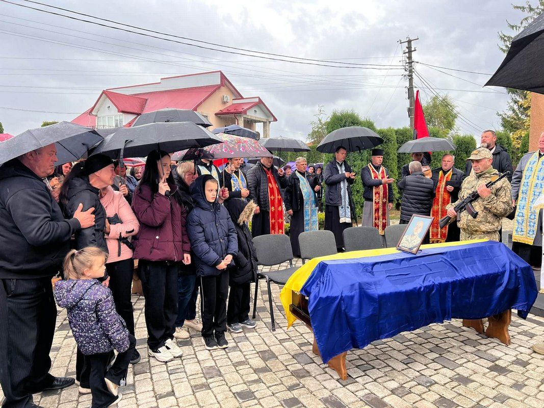 Скорботний кортеж полеглого Валерія Рибальченка зустріли на Коломийщині 2