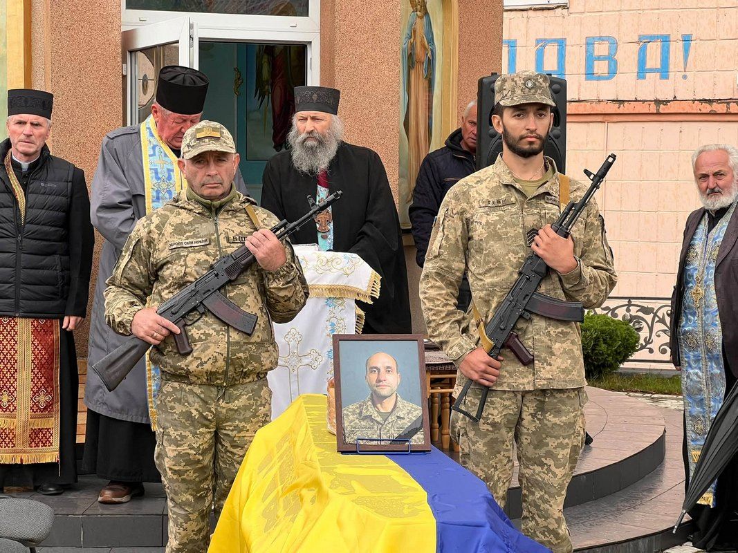 Скорботний кортеж полеглого Валерія Рибальченка зустріли на Коломийщині 3