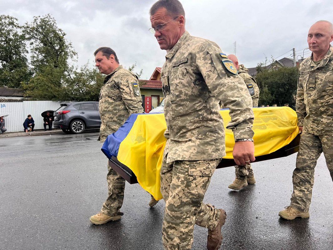 Скорботний кортеж полеглого Валерія Рибальченка зустріли на Коломийщині 1