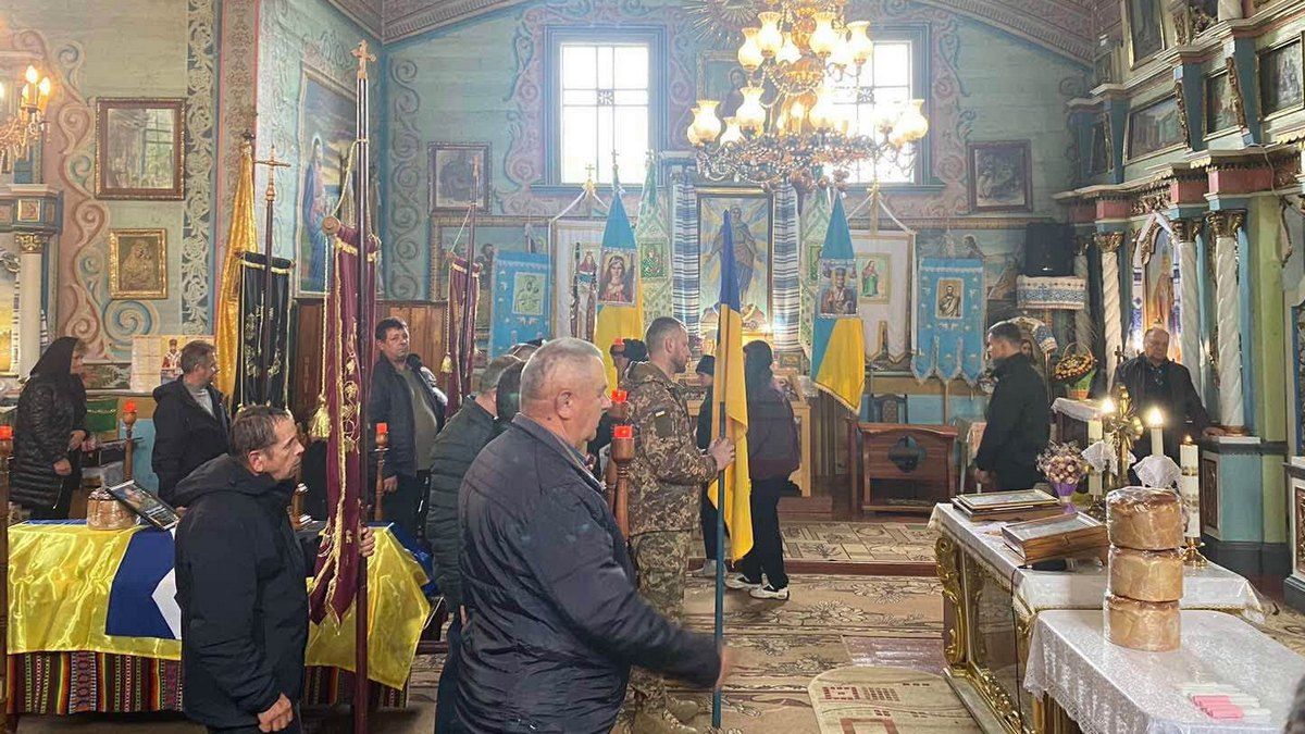 У Чернелицькій громаді попрощалися із захисником Віталієм Рибальченком 7