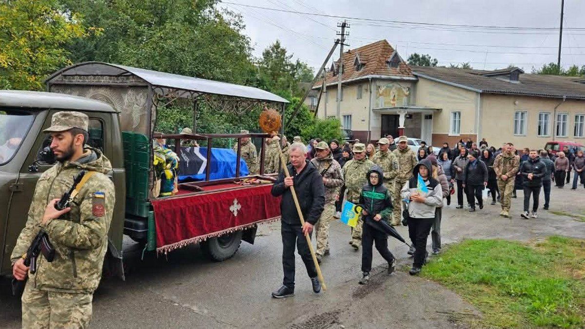 В останню путь провели захисника Валерія Рибальченка з Чернелицької громади