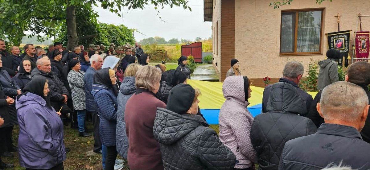 У Чернелицькій громаді попрощалися із захисником Віталієм Рибальченком 4