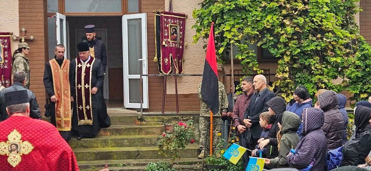 У Чернелицькій громаді попрощалися із захисником Віталієм Рибальченком 2