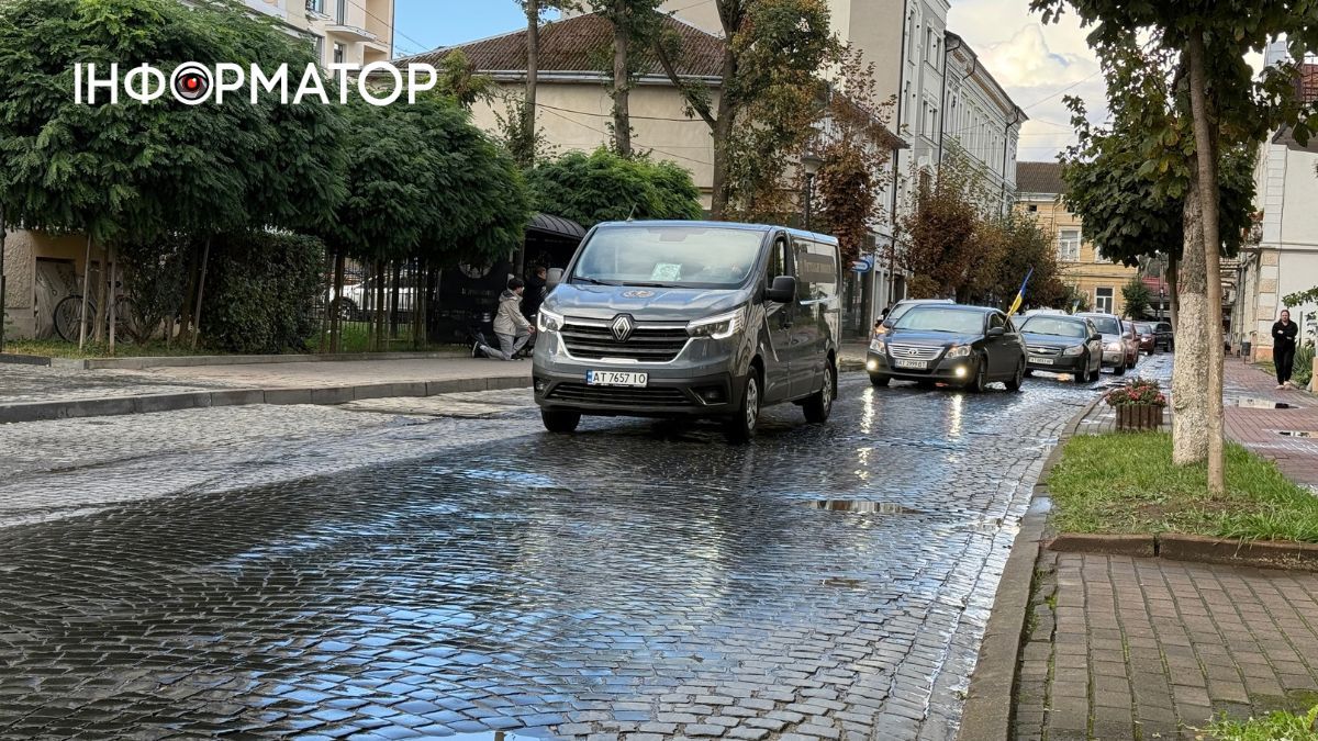 У Коломиї зустріли скорботний кортеж з тілом Сергія Іванюка 2