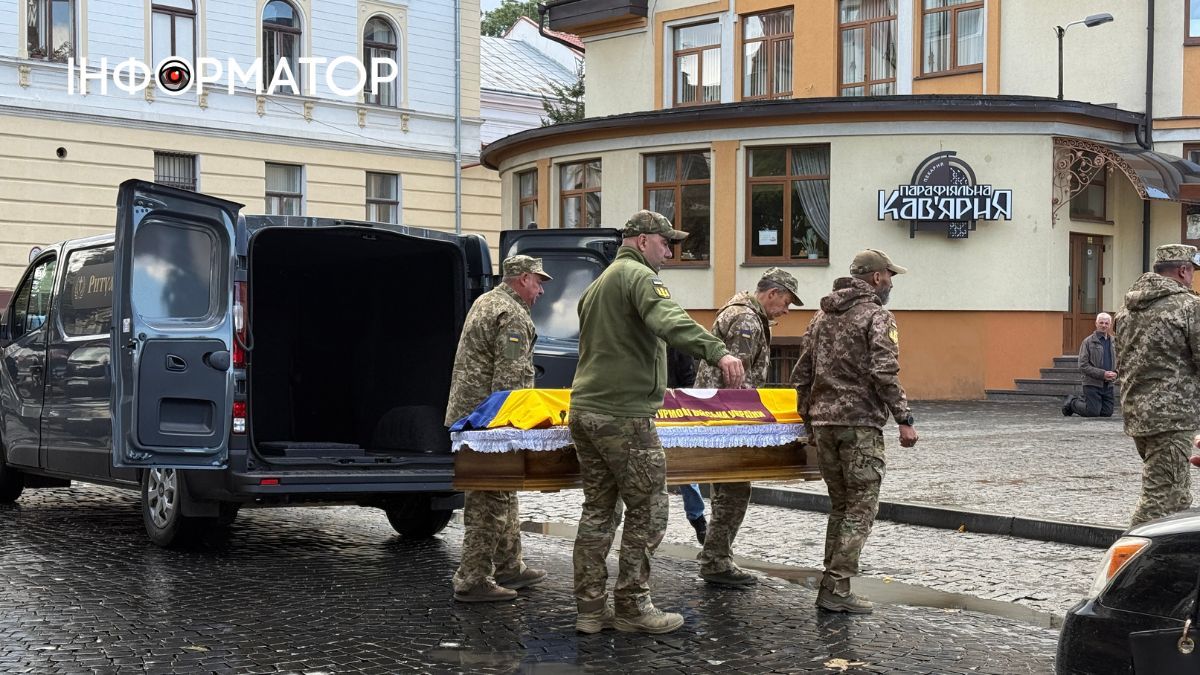 У Коломиї зустріли скорботний кортеж з тілом Сергія Іванюка 5