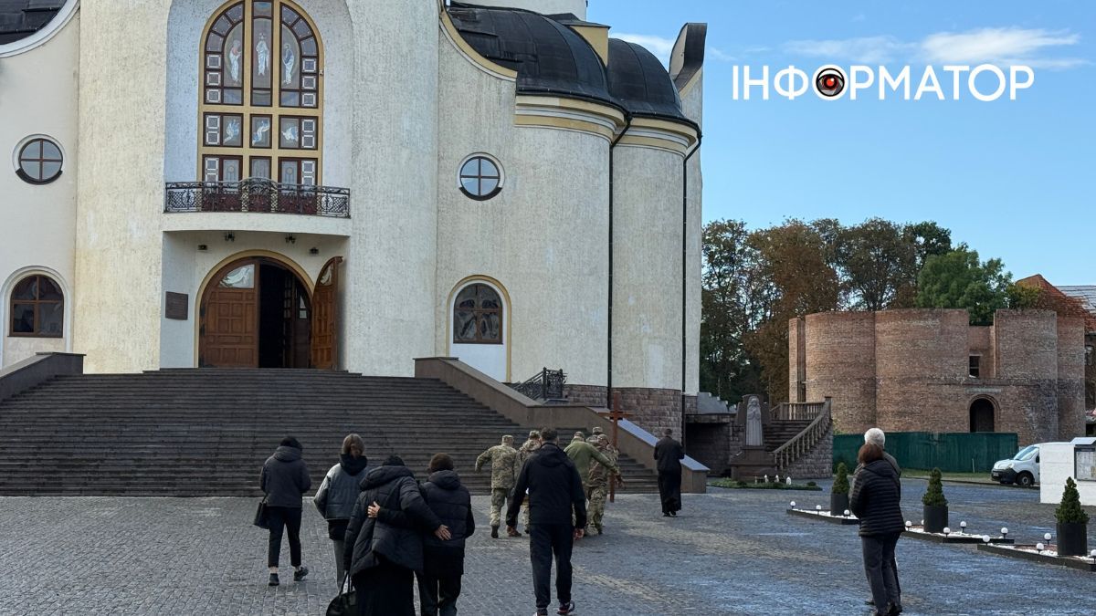 У Коломиї зустріли скорботний кортеж з тілом Сергія Іванюка 7