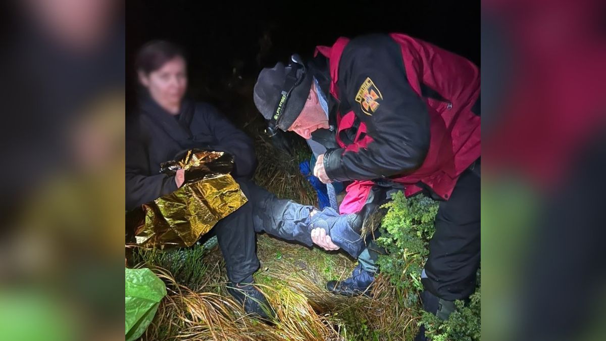 Рятувальники допомогли туристці, яка травмувала ногу на спуску з гори Пожижевська