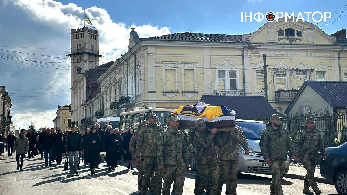Чин похорону воїна Сергія Іванюка відбувся в Коломиї 15