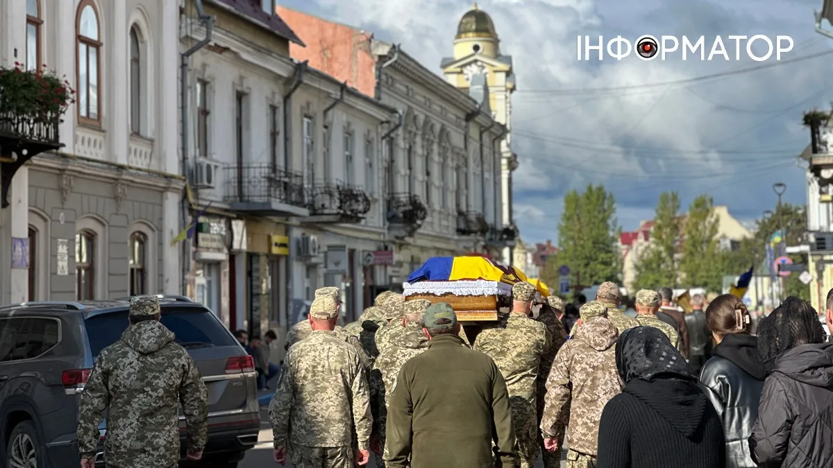 Чин похорону воїна Сергія Іванюка відбувся в Коломиї