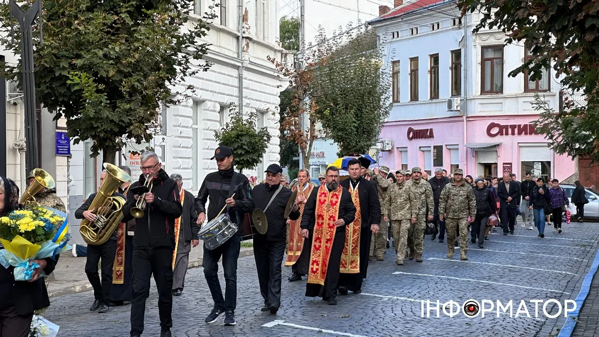 Чин похорону воїна Сергія Іванюка відбувся в Коломиї 10