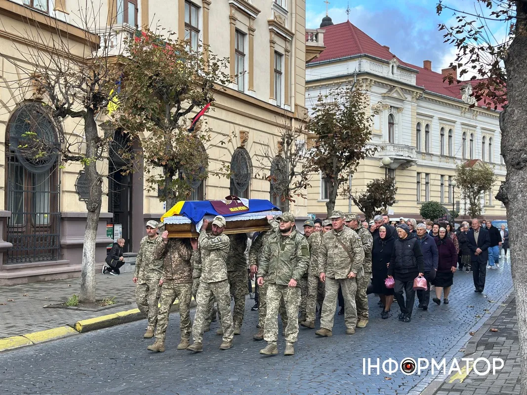 Чин похорону воїна Сергія Іванюка відбувся в Коломиї 8