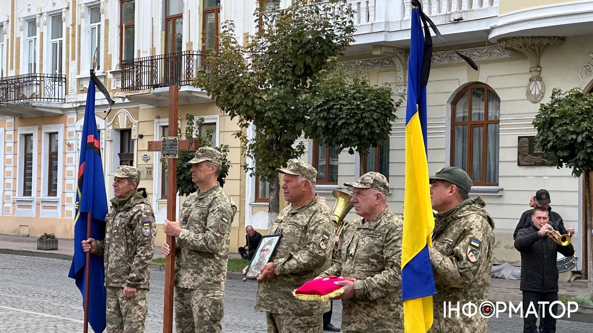 Чин похорону воїна Сергія Іванюка відбувся в Коломиї 1