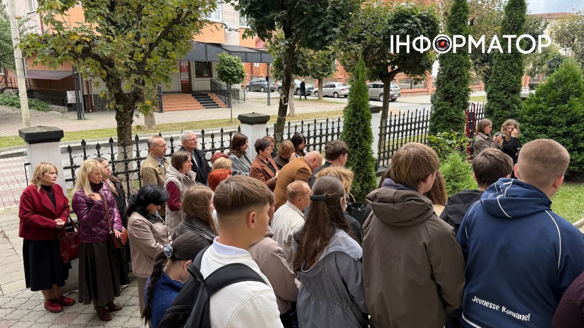 У Коломиї відкрили меморіальну дошку полеглому Герою Любомиру Бордуну 10