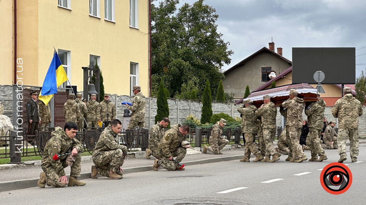 До Коломиї "на щиті" повернувся захисник Ігор Геник 3