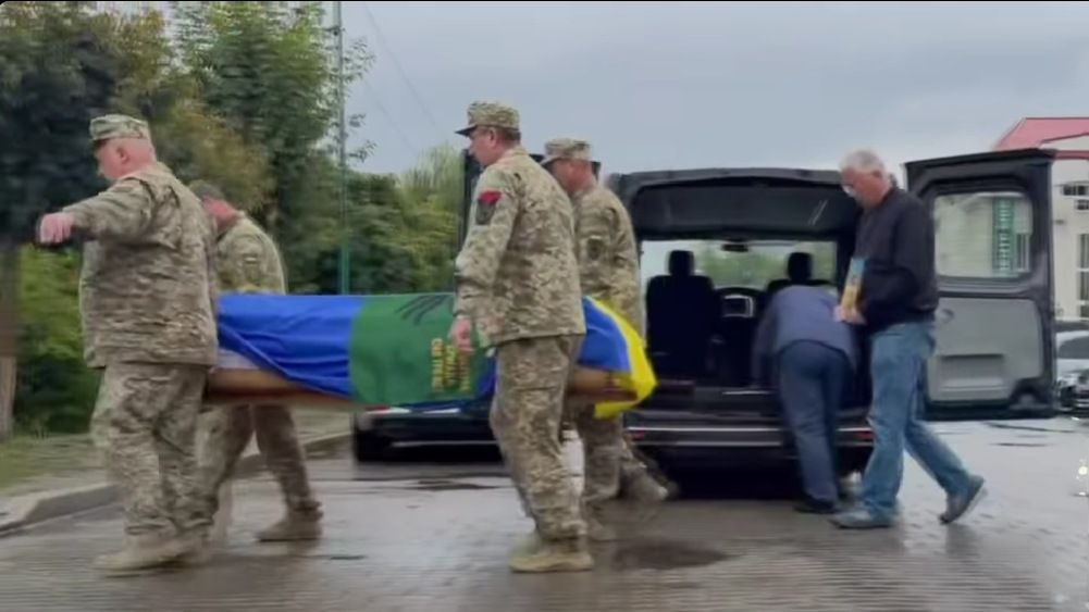 Надвірна зустріла полеглого Героя Костика Руслана 3