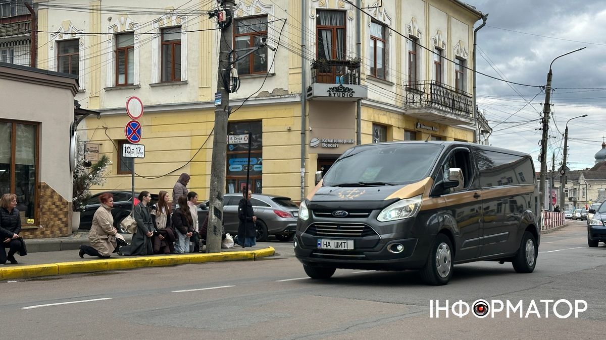 До Коломиї прибув скорботний кортеж захисника Ростислава Стражника 2