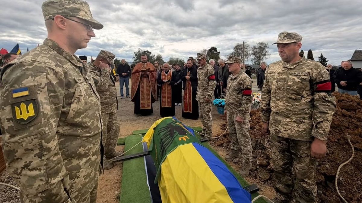 На вічний спочинок у Надвірній провели Руслана Костюка 6