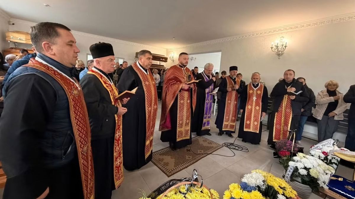 На вічний спочинок у Надвірній провели Руслана Костюка 1
