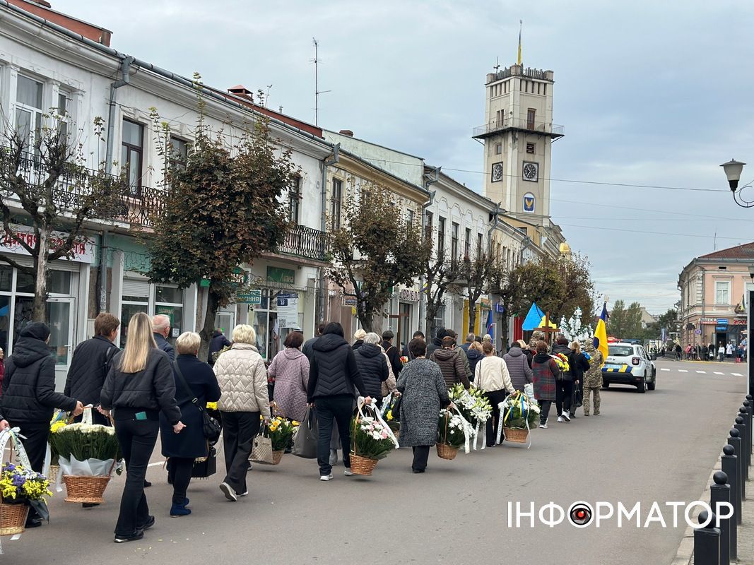 Вмів підтримати, допомогти і захистити: у Коломиї відбулося прощання із Ростиславом Стражником 9
