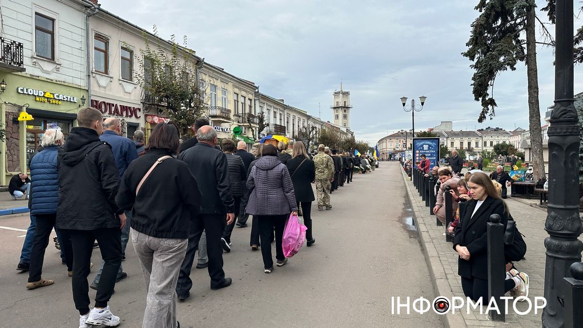 Вмів підтримати, допомогти і захистити: у Коломиї відбулося прощання із Ростиславом Стражником 6