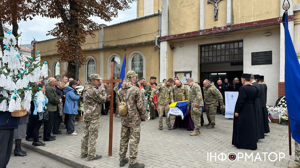Вмів підтримати, допомогти і захистити: у Коломиї відбулося прощання із Ростиславом Стражником 2