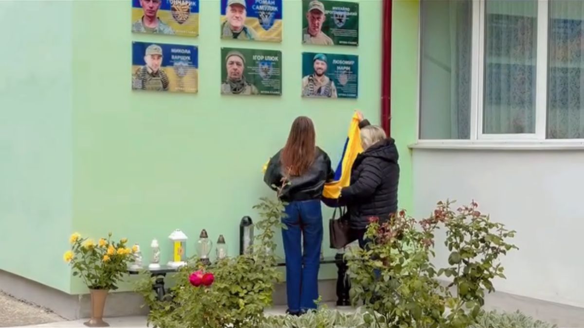 Відкриття меморіальної дошки Любомиру Маріну