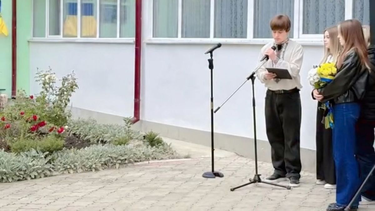 У Коломиї відкрили меморіальну дошку загиблому захиснику Любомиру Маріну 1