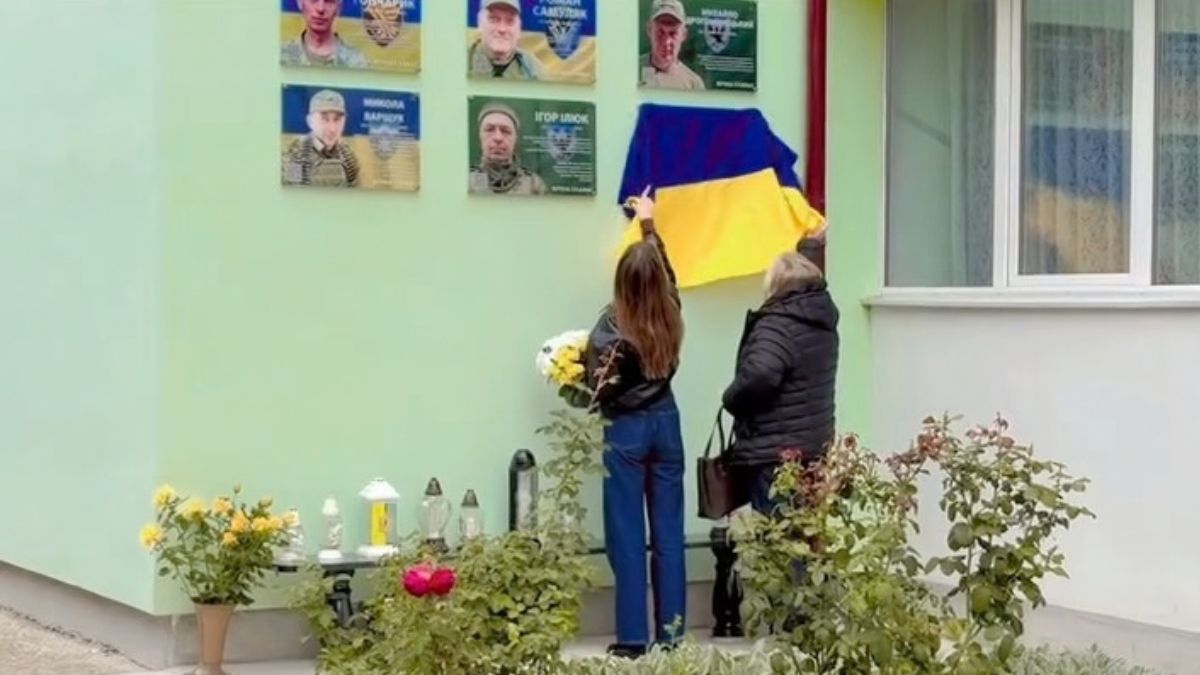 У Коломиї відкрили меморіальну дошку загиблому захиснику Любомиру Маріну 4