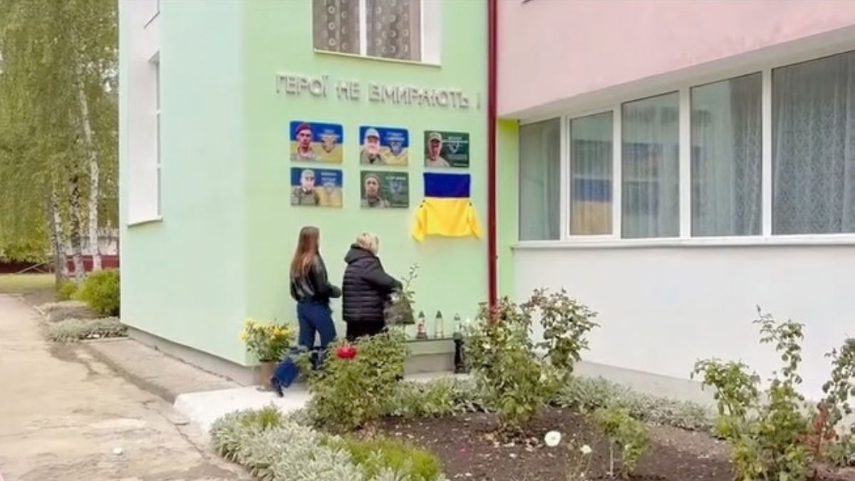 У Коломиї відкрили меморіальну дошку загиблому захиснику Любомиру Маріну 3