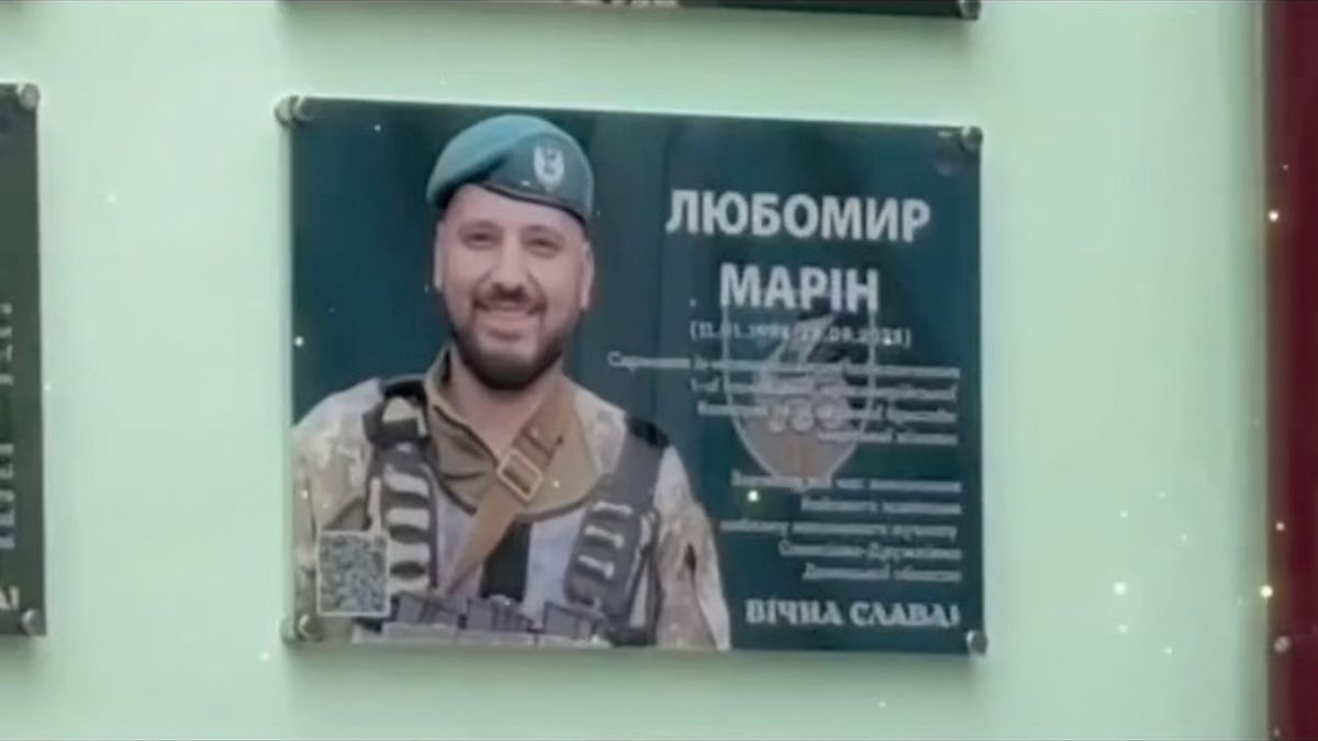 У Коломиї відкрили меморіальну дошку загиблому захиснику Любомиру Маріну 7
