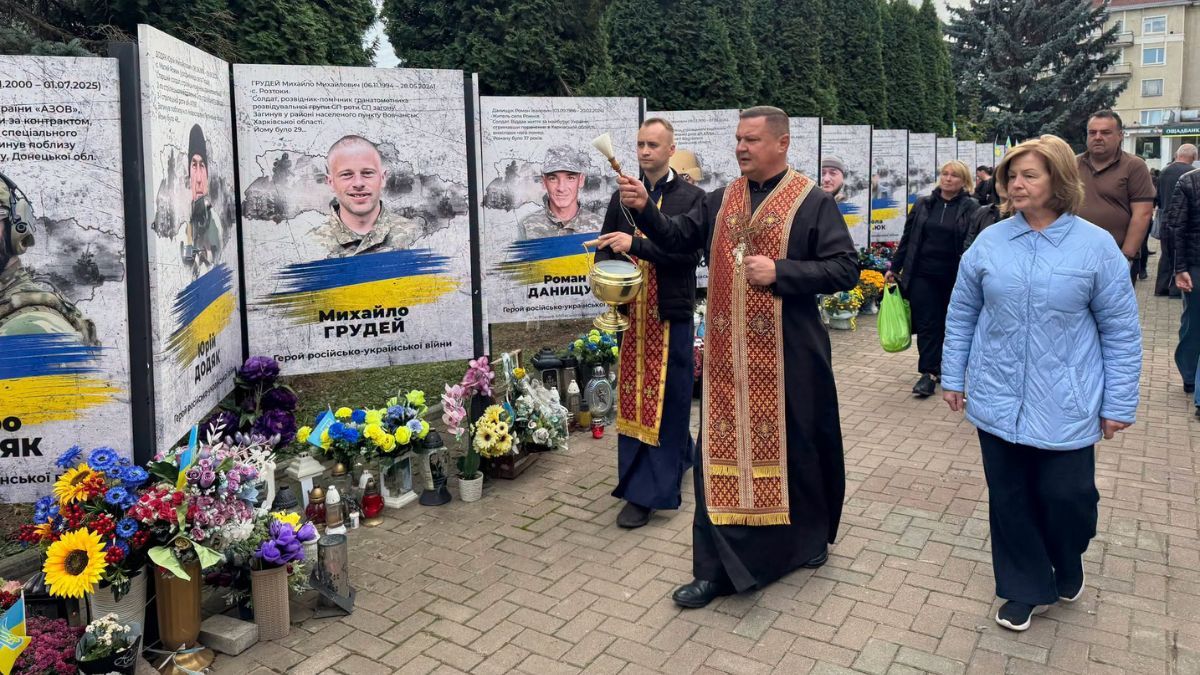 У Косові освятили пам’ятня банери та вшанували полеглих захисників