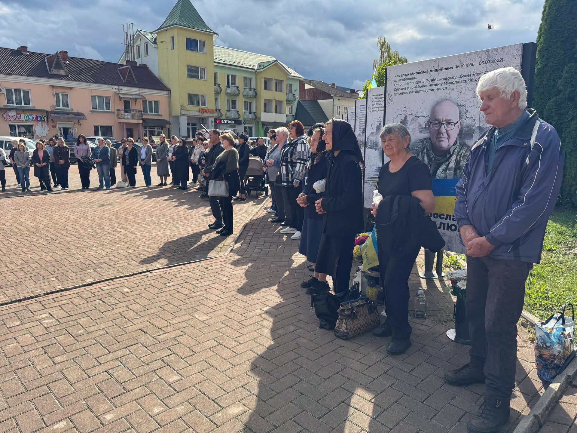 У Косові освятили пам’ятня банери та вшанували полеглих захисників 3