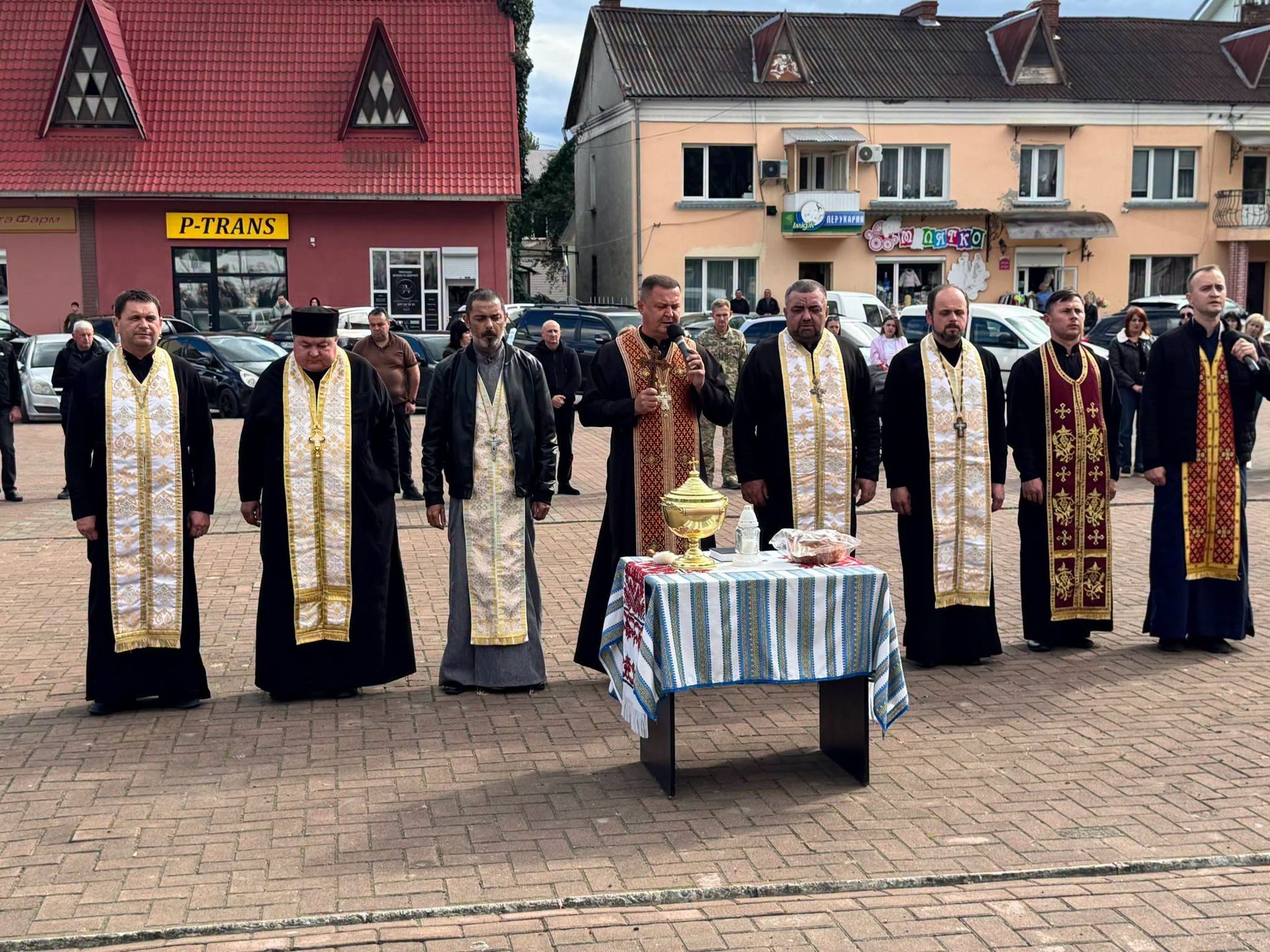 У Косові освятили пам’ятня банери та вшанували полеглих захисників 5