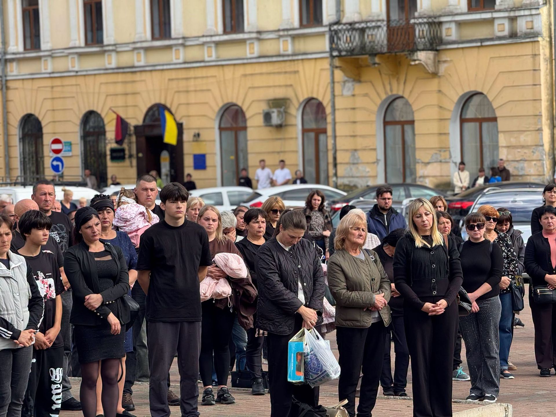 У Косові освятили пам’ятня банери та вшанували полеглих захисників 7