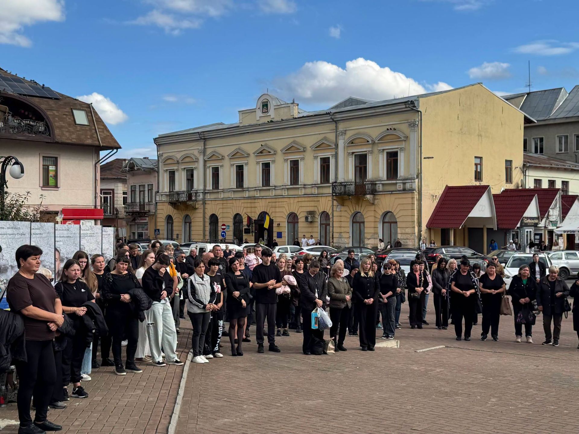 У Косові освятили пам’ятня банери та вшанували полеглих захисників 9