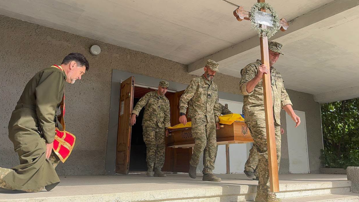 До рідного дому назавжди повернувся захисниник із Сопова Іван Филипів 1