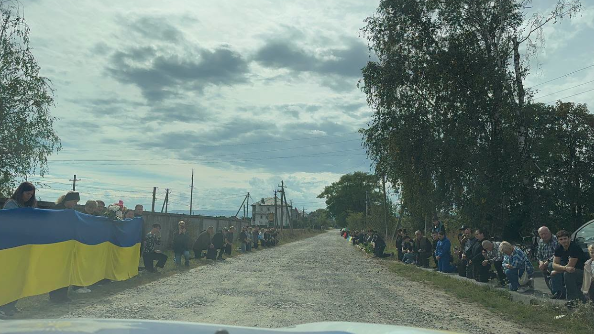 До рідного дому назавжди повернувся захисниник із Сопова Іван Филипів 6