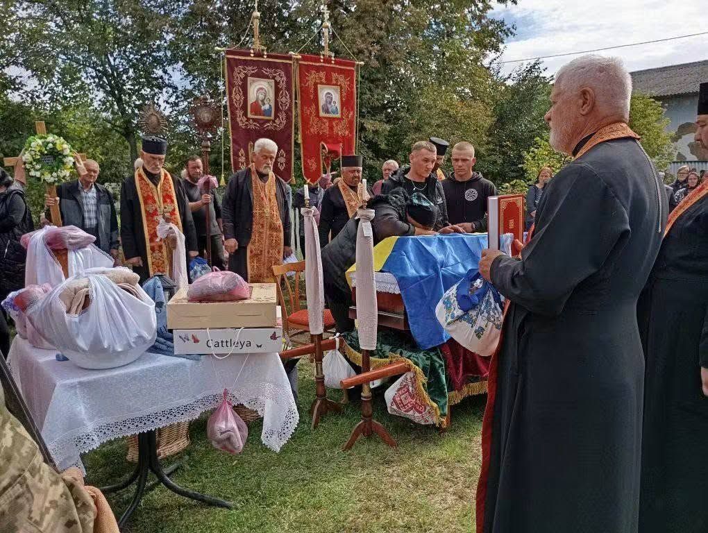 Чин похорону захисника Олександра Герасименка відбувся на Коломийщині 2