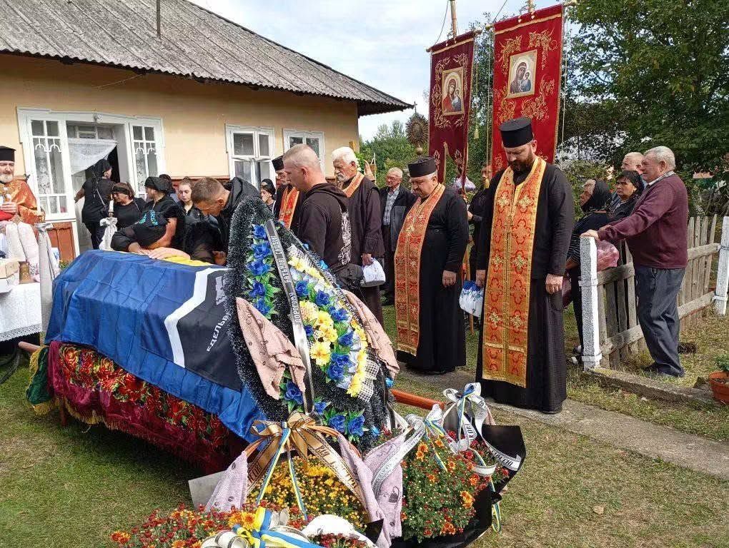 Чин похорону захисника Олександра Герасименка відбувся на Коломийщині 1