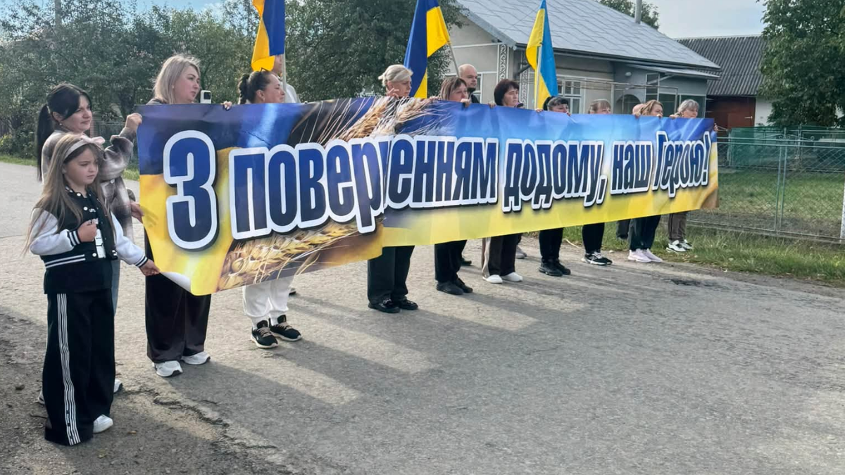 Зустріч звільненого з полону Михайла Нагорняка. Фото: виконувачка обовʼязків старости Ліснотарновицького старостинського округу Христина Йосипчук