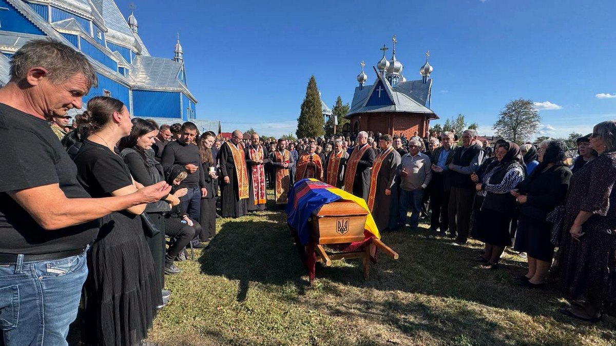 В Печеніжинській громаді провели в останню путь Героя Івана Филипіва 7