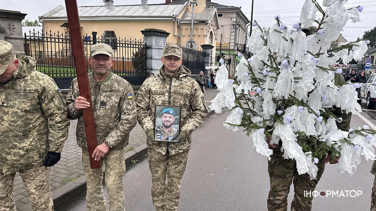 Незабуті: минає рік від дня загибелі захисника з Коломиї Любомира Маріна 4