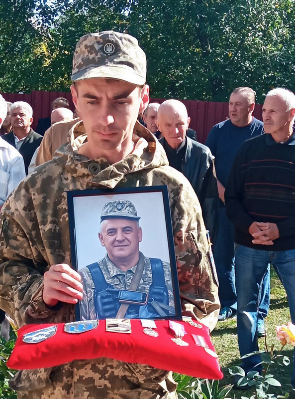 На вічний спочинок у Великій Кам'янці провели ветерана Мирослава Маціканича 1