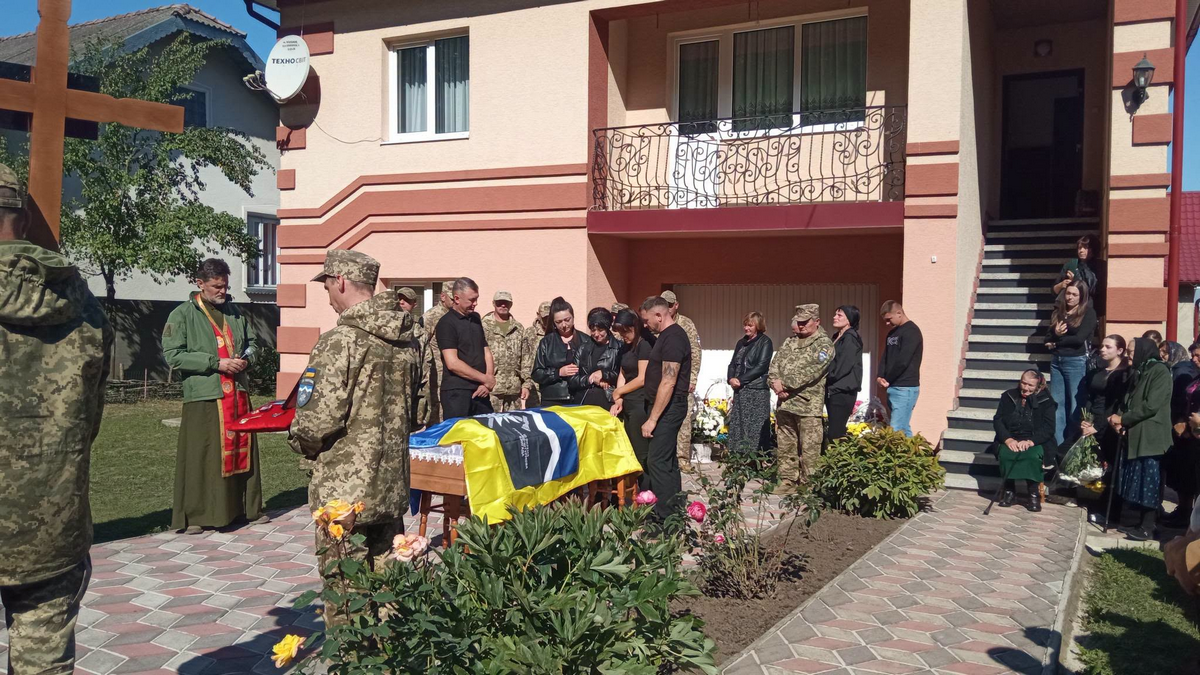 На вічний спочинок у Великій Кам'янці провели ветерана Мирослава Маціканича 4