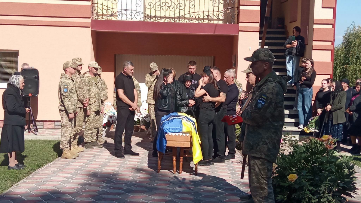 На вічний спочинок у Великій Кам'янці провели ветерана Мирослава Маціканича 2