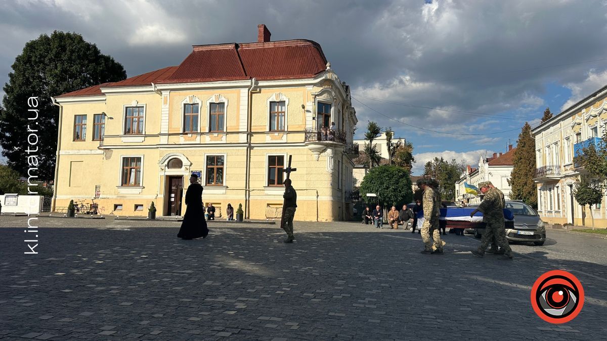 У Коломиї зустріли скорботний кортеж захисника Богдана Савчука 4