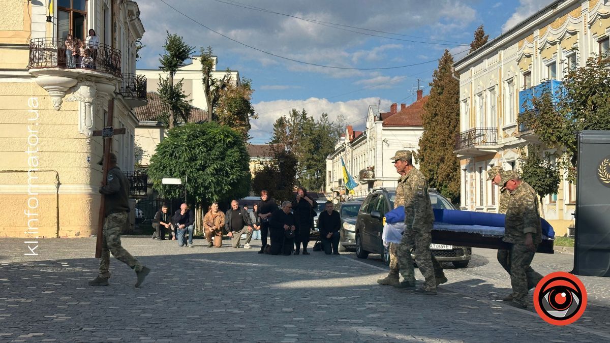 У Коломиї зустріли скорботний кортеж захисника Богдана Савчука 6