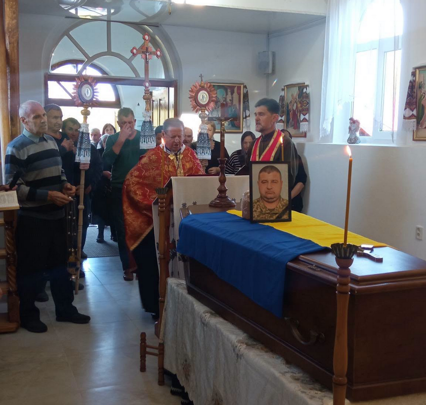 У П'ядицькій громаді попрощалися із померлим захисником Василем Мельничуком 5