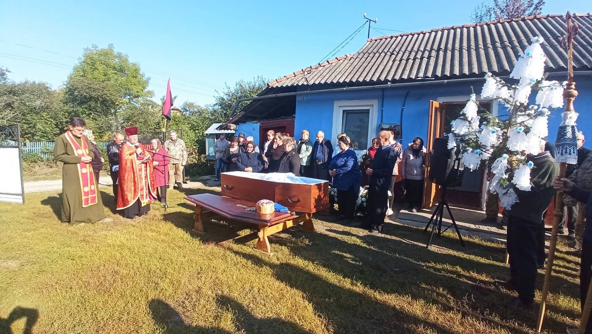 У П'ядицькій громаді попрощалися із померлим захисником Василем Мельничуком 1